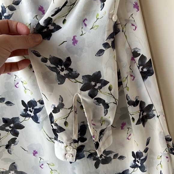 Kismet White Floral Blouse - Picture 12 of 13